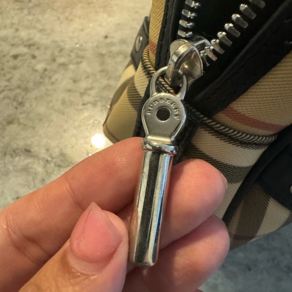 Burberry small bag in excellent condition - Picture 5 of 7